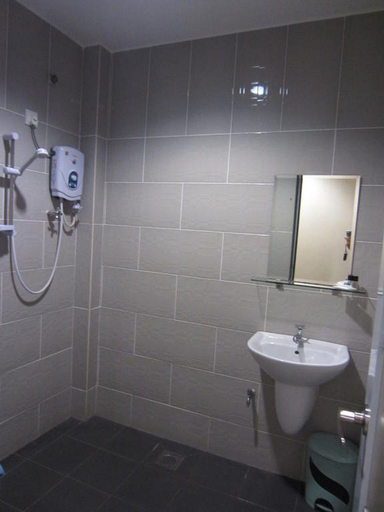 Bathroom 4, Radiant Hotel, Manjung