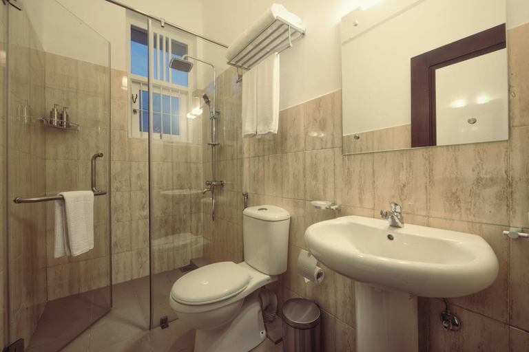 Bathroom 5, Hush Lagoon30, Katana