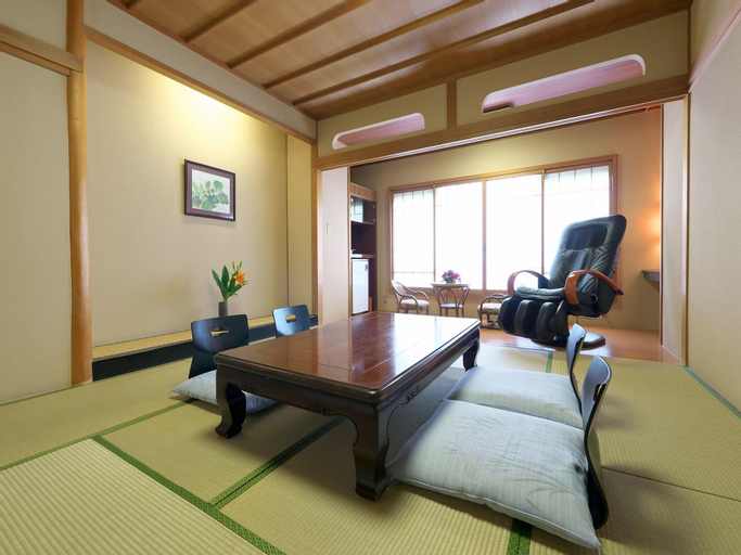 Bedroom 4, Yuraku Hotel, Awara