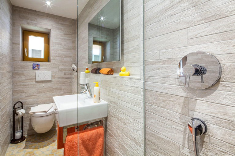 Bathroom 4, Reiterklause, Innsbruck Land