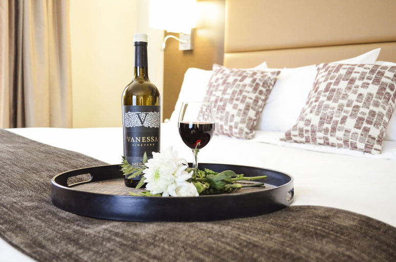 Food & Drinks, Mstar Hotel, Kitimat-Stikine