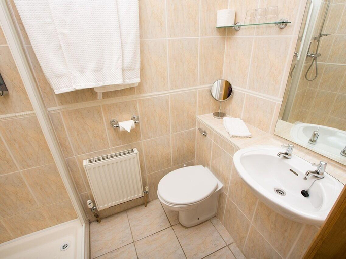 Bathroom 4, O'Briens Cashel Lodge