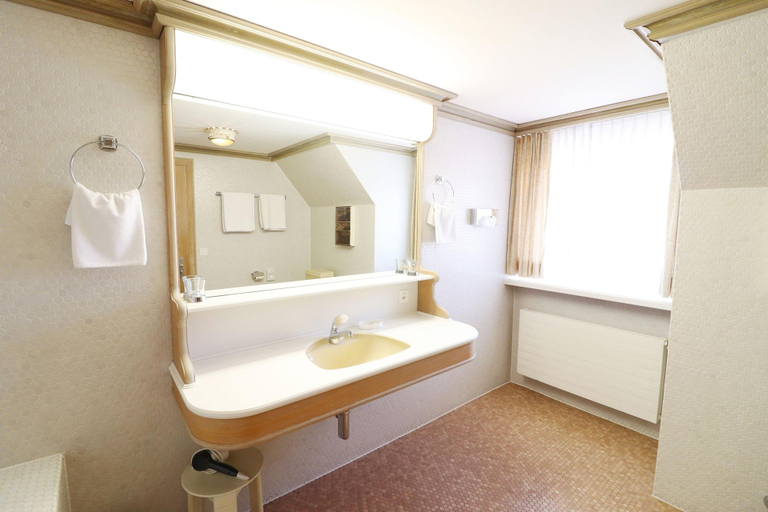 Bathroom 5, Hotel Drachenburg & Waaghaus, Kreuzlingen
