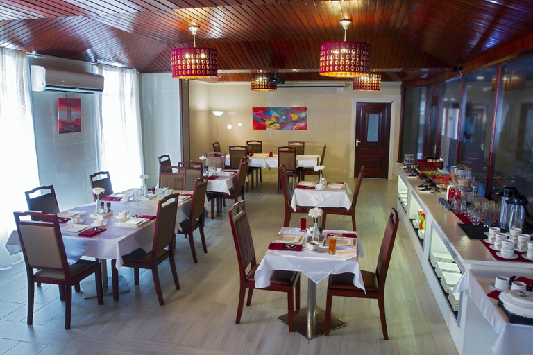 Food & Drinks 5, Hotel Palacio, Rainville