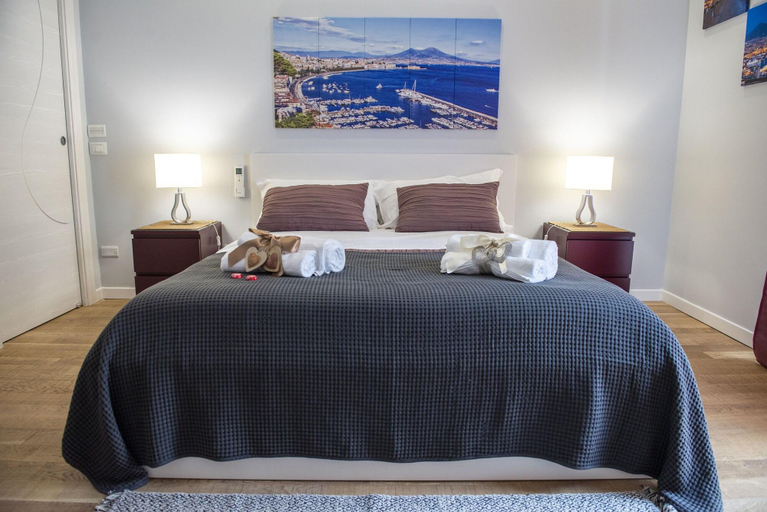 Bedroom 4, Vesù, Napoli