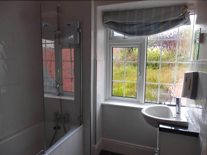 Bathroom 2, Quay Inn, Somerset