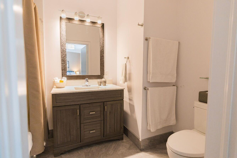 Bathroom 2, Newton Villa, Peel