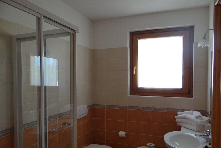 Bathroom 4, Hotel Mondeval, Belluno