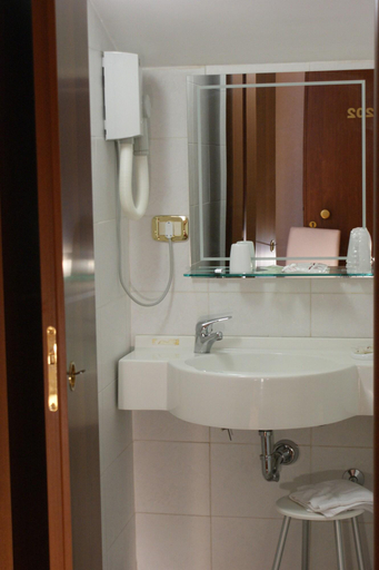 Bathroom 4, Hotel Villa Cerelis, Cosenza