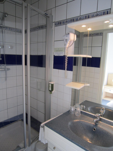 Bathroom 4, Hôtel de la Mer, Vendée