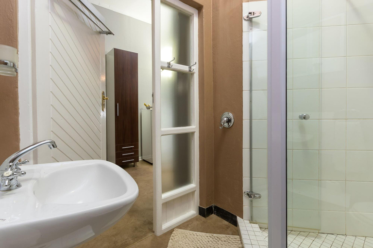 Bathroom 3, Stoneridge, Xhariep