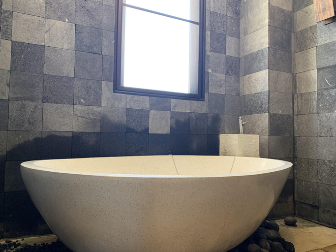 Bathroom 5, Glamping Resort Yokabushi, Ishigaki