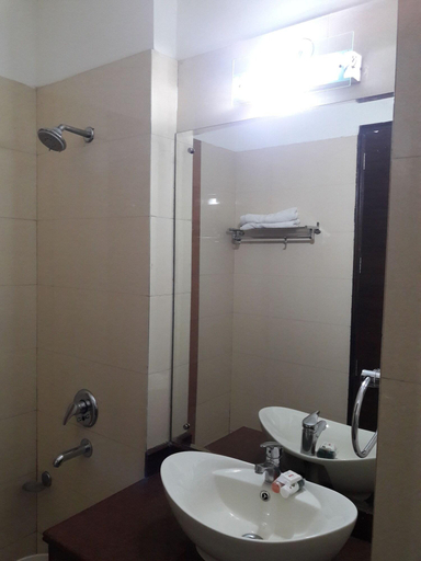 Bathroom 4, Smart Inn-1, Gurgaon