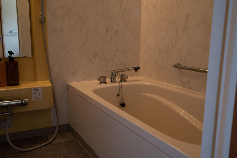 Bathroom 5, Guest House Ouka - Hostel, Takayama