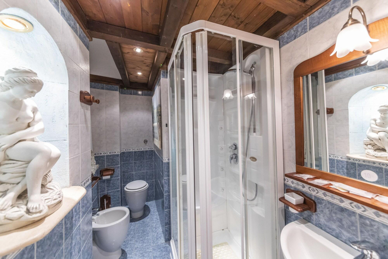 Bathroom 4, Hotel Barrett, Rome