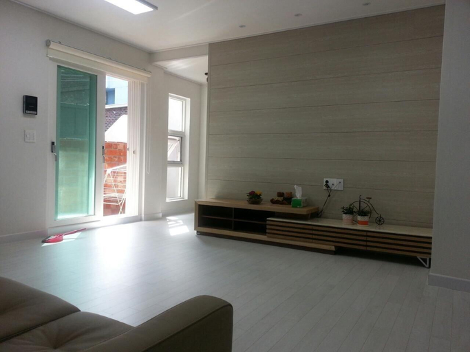 Public Area 5, Daon House, Buk