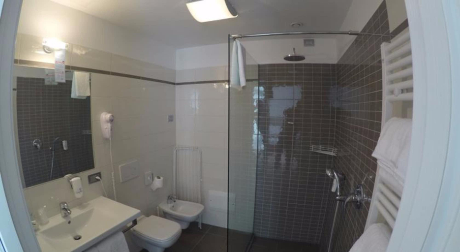 Bathroom 5, Tullio Hotel, Como