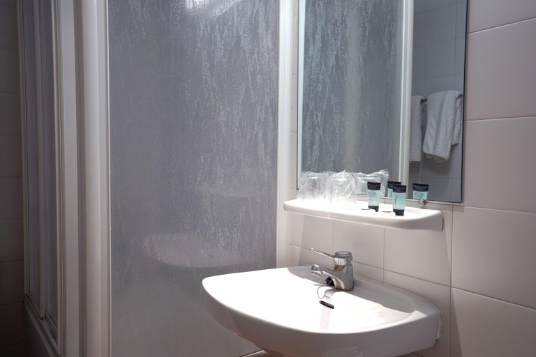 Bathroom 4, Hotel Esplugues, Barcelona
