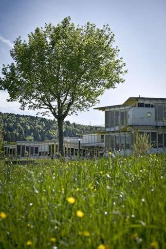 Exterior & Views 12