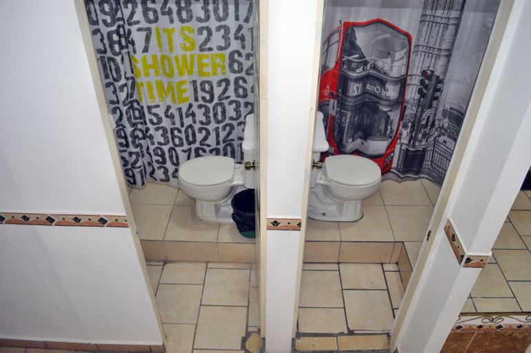 Bathroom 4, Alexandross Hostel BnB, Puerto Vallarta