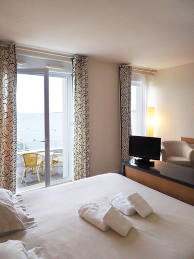 Bedroom 2, Hôtel de Carantec, Finistère