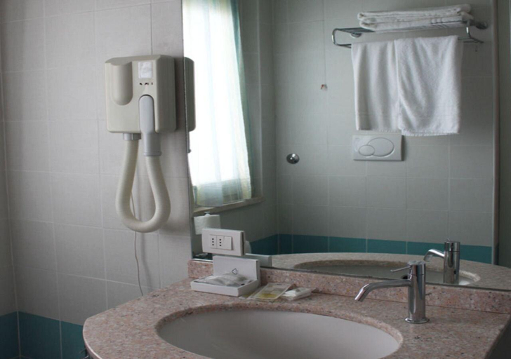Bathroom 4, Hotel Ribot, Rimini