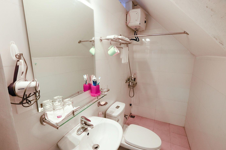 Bathroom 4, French Styled House, Từ Liêm