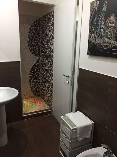 Bathroom 5, Hotel Glem, Napoli