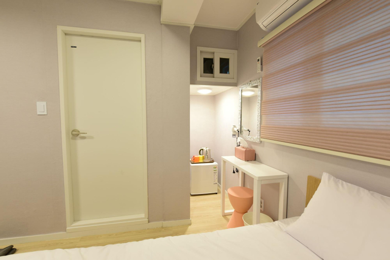 Bathroom 4, DAOL guest house, Mapo