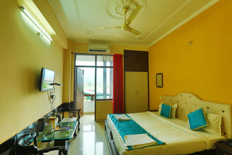 Bedroom 3, Hotel Paras Plaza, Garhwal