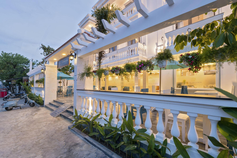 Exterior & Views