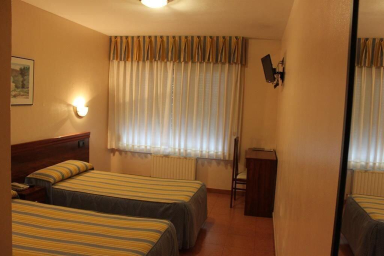 Bedroom 3, Hotel Valdés, Asturias