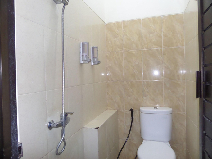 Bathroom 4, De Clove Guest House, Malang