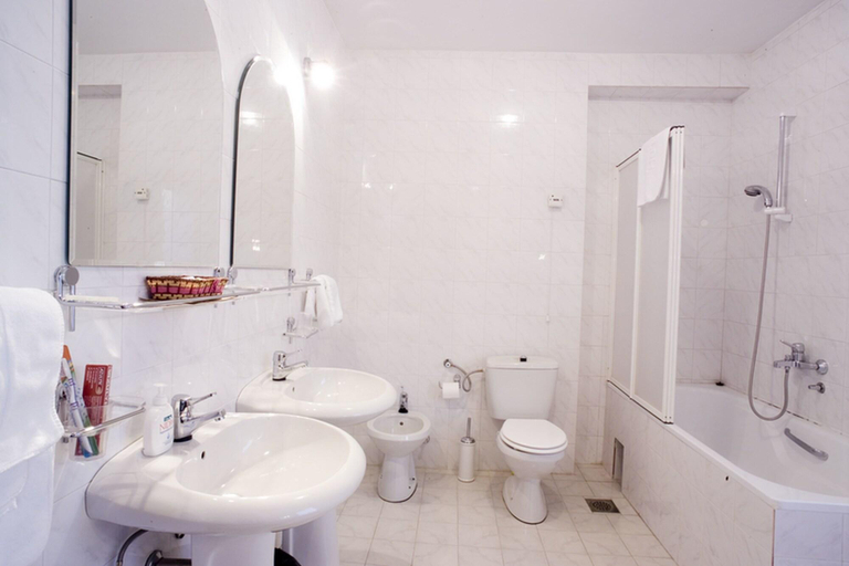 Bathroom 5, Garni Hotel Panorama Lux, Niš