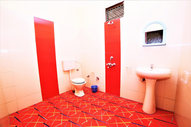 Bathroom 5, Shri Ganesh Hotel - 200 Meters from Nakki Lake Mount Abu, Sirohi