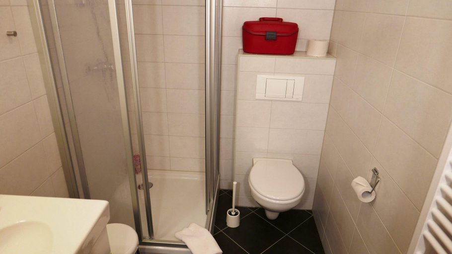Bathroom 5, Hotel Dachsbaude & Kammbaude, Mittelsachsen