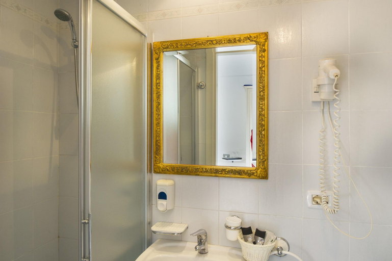 Bathroom 5, La Maliosa D'Arienzo, Salerno