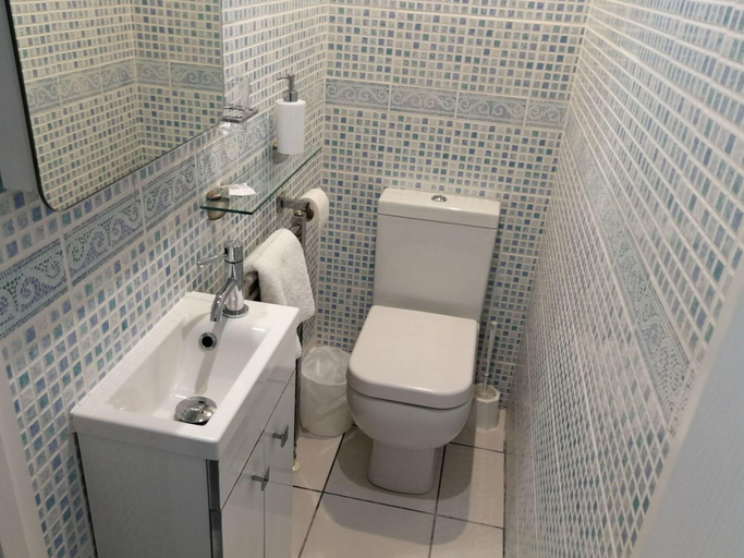 Bathroom 2, Rosemullion Hotel, Cornwall
