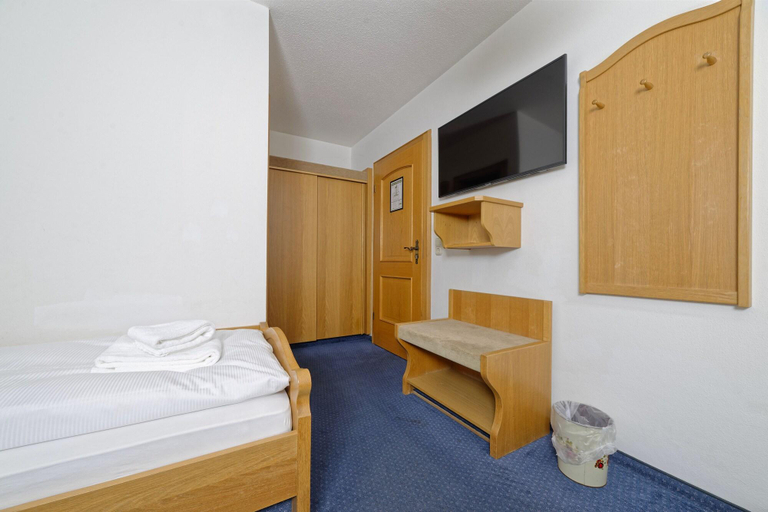 Bedroom 4, Das Gästehaus Unt' am See, Rosenheim