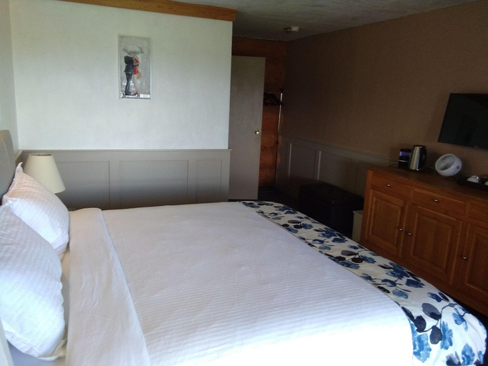 Bedroom 3, Cariboo Log Guest House, Cariboo