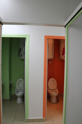 Bathroom 5, Mahana Lodge Hostel & Backpacker
