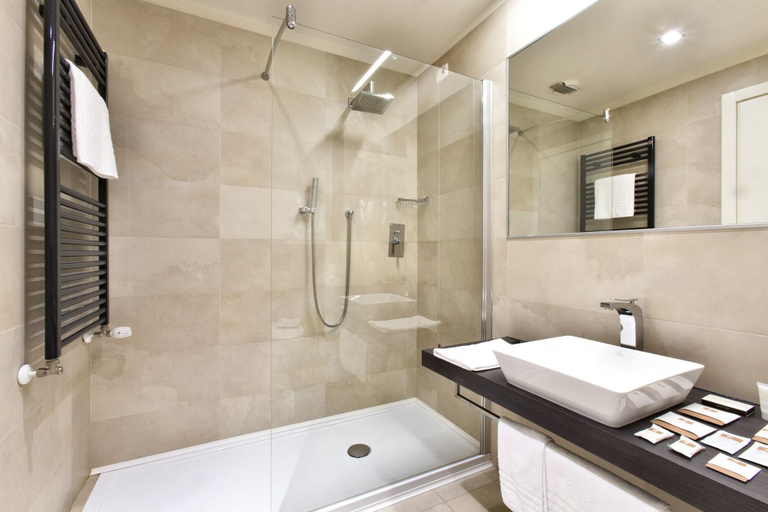 Bathroom 5, Hotel Horizon, Fermo