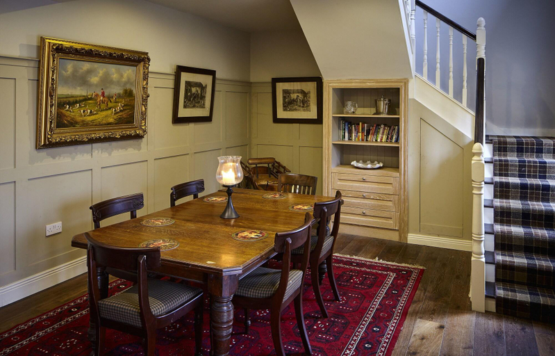 Public Area 3, The Horse & Hound