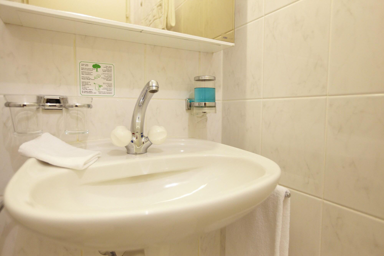 Bathroom 4, Hotel Schützen, Rheinfelden