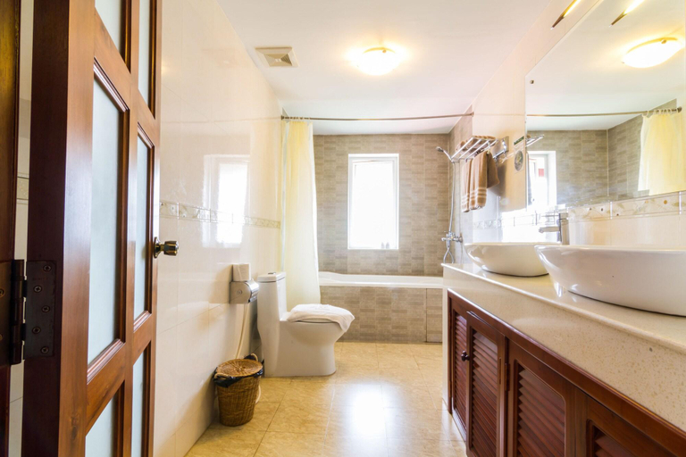 Bathroom 5, Ccc Hotel Airport, Ruessei Kaev