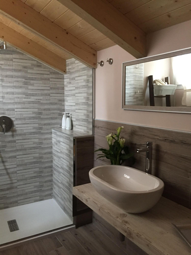 Bathroom 5, Hayloft, Milano