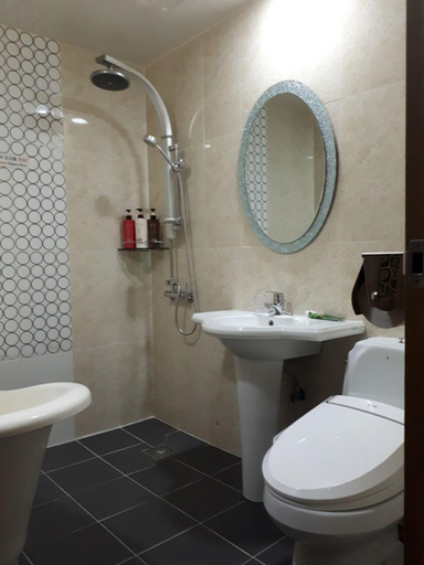 Bathroom, Breakfast at Tiffany's Motel, Muan