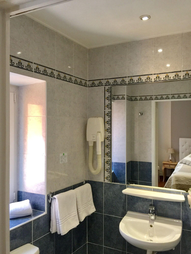 Bathroom 5, Hotel Lepante, Alpes-Maritimes