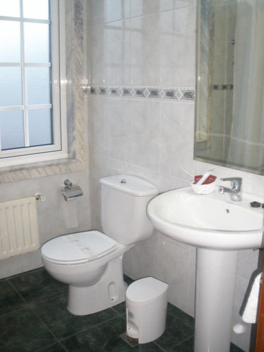 Bathroom 4, La Anunciada, Pontevedra