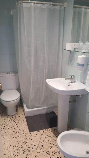 Bathroom 4, Hostal Can Joanet, Tarragona
